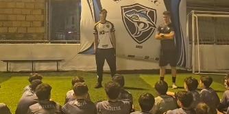 Vitão, zagueiro do Galo, levou sua experiência como atleta a crianças do projeto Sharks (Reprodução: Instagram)