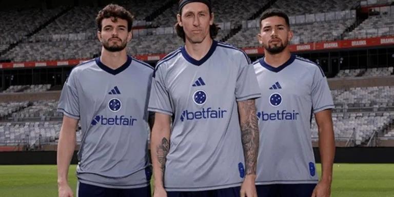 Uniforme do Cruzeiro homenageia os grandes atletas da posição que passaram pelo clube (X do Cruzeiro)