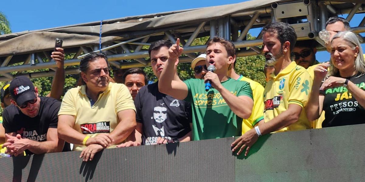 Nikolas Ferreira discursa em ato na Praça da Liberdade, em BH (Maurício Vieira)