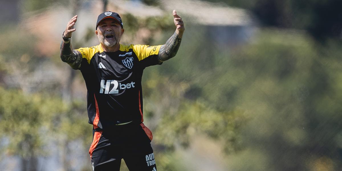 Sampaoli terá mais quatro trabalhos antes de estreia no comando do Atlético (Pedro Souza / Atlético)