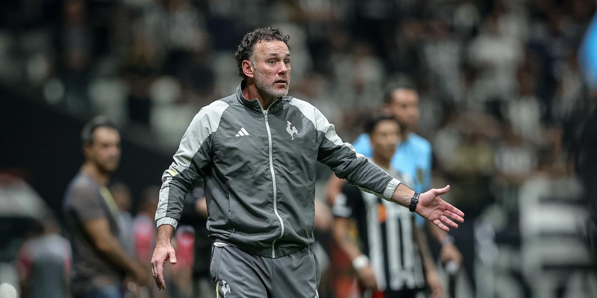 Milito comandou o Atlético na vitória por 3 a 0 sobre o CRB pela volta das oitavas da Copa do Brasil de 2024 (Pedro Souza / Atlético)
