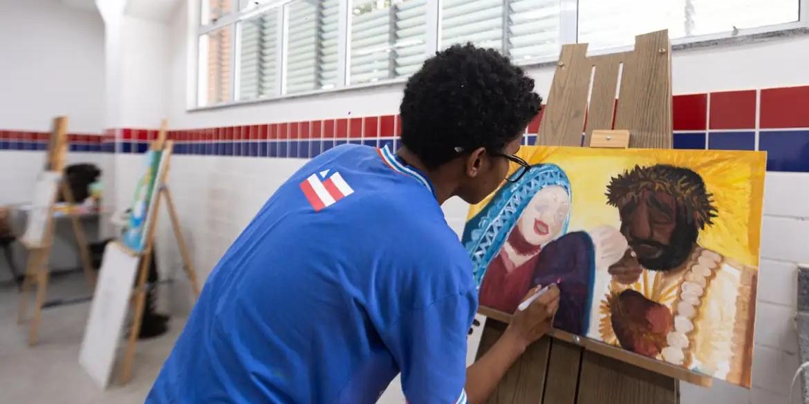 Jornada de tempo integral nas escolas deve ser igual ou superior a sete horas diárias ou 35 horas semanais, de acordo com resolução do Conselho Nacional de Educação (CNE) (Instituto Natura)