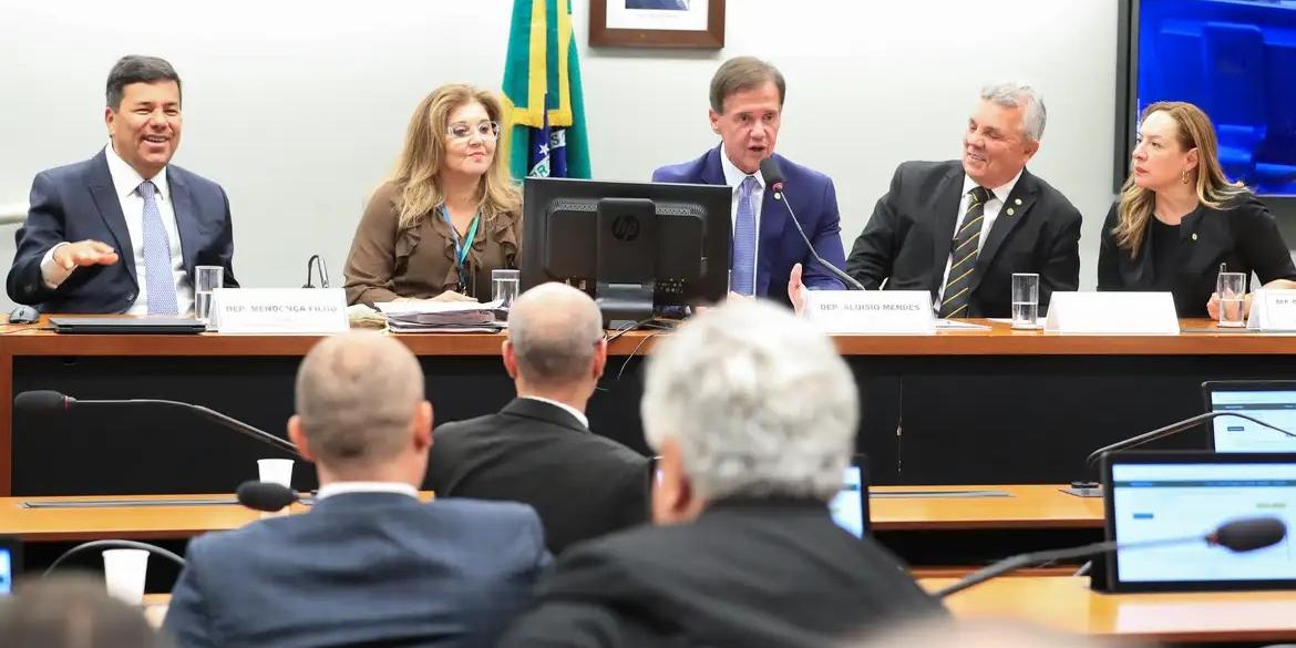 Instalação da Comissão Especial que vai analisar a proposta de emenda à Constituição (PEC 18/2025) da segurança pública (Lula Marques/Agência Brasil)