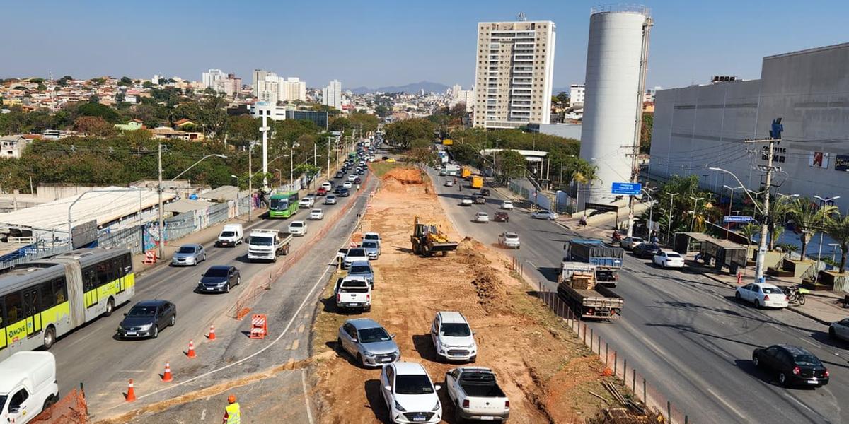 Obras começaram nesta quarta-feira (10) em frente ao shopping Estação e à Catedral Cristo Rei (Maurício Vieira/ Hoje em Dia)