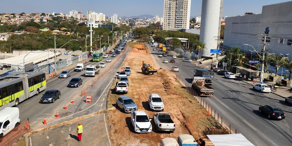 Obras começaram nesta quarta-feira (10) em frente ao shopping Estação e à Catedral Cristo Rei (Maurício Vieira/ Hoje em Dia)