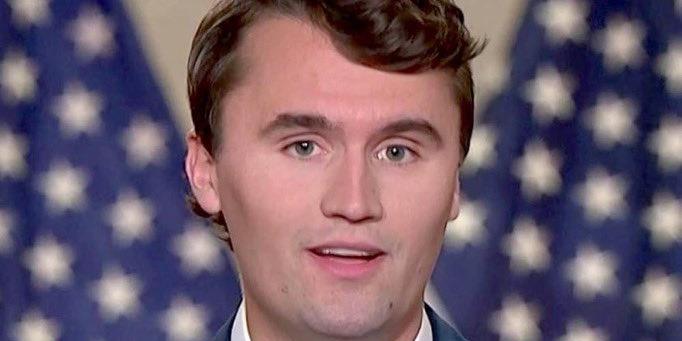 Fiel apoiador de Donald Trump, Charlie Kirk era um líder com muita influência entre os jovens nos Estados Unidos (Reprodução X/@MagicalXavi)