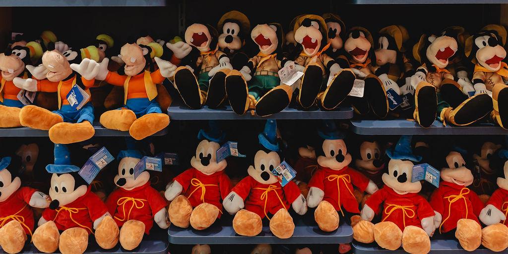 Loja oferece mais de 15 mil itens licenciados da Disney, Warner, Universal e outras marcas (Divulgação)