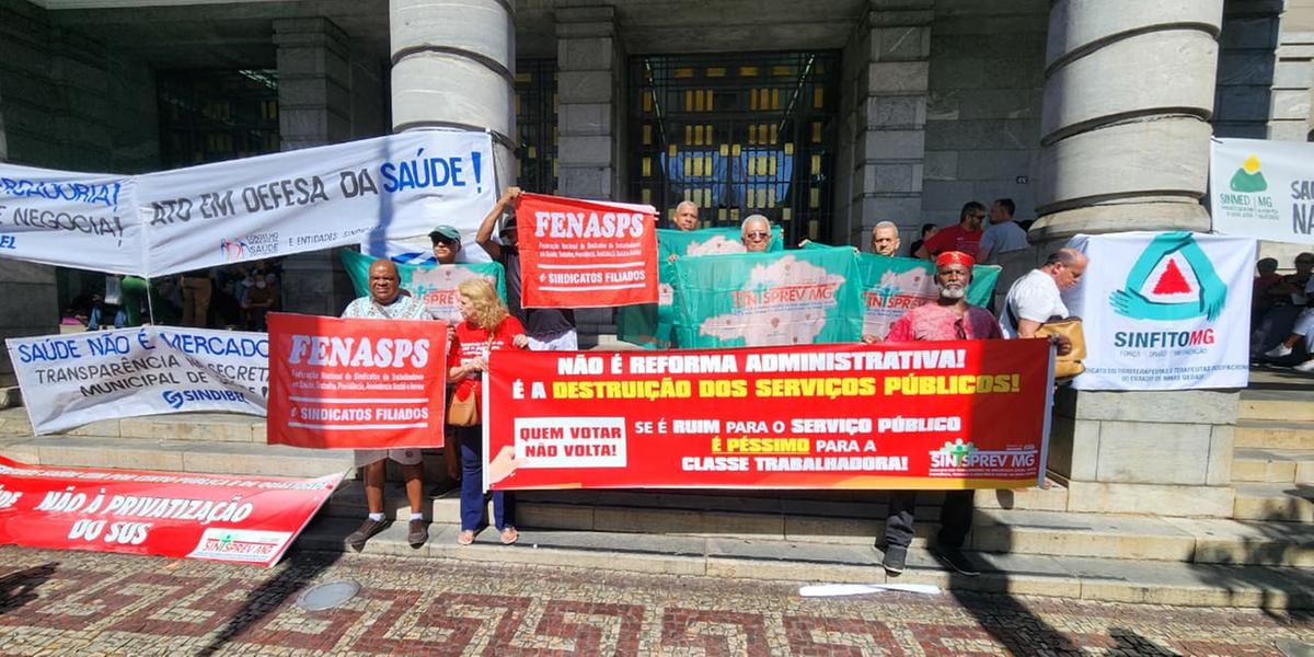 Médicos da rede SUS-BH paralisaram os atendimentos eletivos por 12 horas nesta quinta-feira (11) em protesto contra cortes na saúde e a retirada da Guarda Municipal das unidades. Após reunião, PBH decidiu manter os agentes temporariamente, mas o prefeito Álvaro Damião já anunciou que eles sairão até o fim do ano (Maurício Vieira/Hoje em Dia)