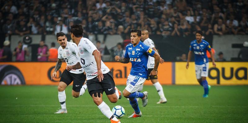 Lucas Romero contra o Corinthians em 2018, remanescente do time que conquistou o título (Foto: Vinnicius Silva/Cruzeiro)