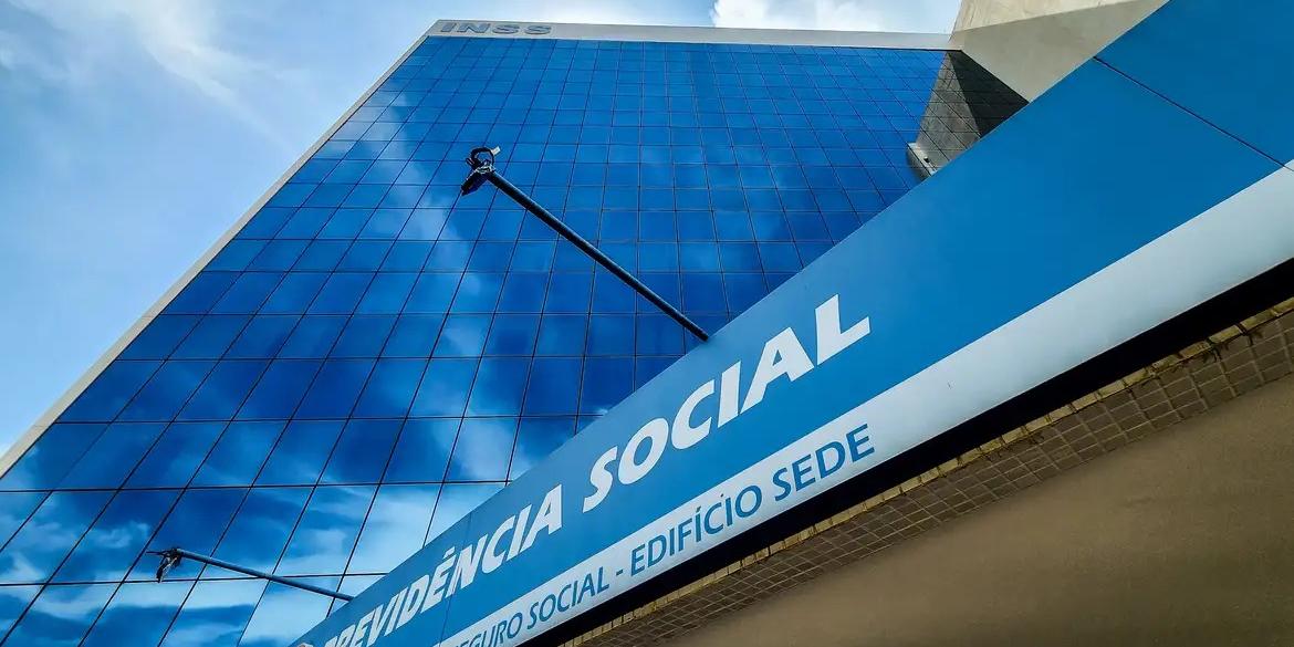 O INSS avisa que não é necessário comparecer a uma agência física, exceto se houver convocação do próprio órgão (Rafa Neddermeyer/Agência Brasil)