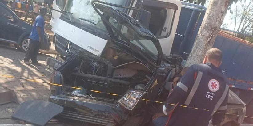 Duas pessoas morrem presas às ferragens em veículo na Grande BH (Divulgação / Corpo de Bombeiros)