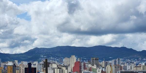 Céu nublado em BH (Maurício Vieira)