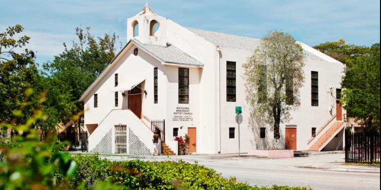 Little Havana, em Miami, preserva tradições cubanas com charutos artesanais, música e gastronomia típica, sendo um dos pontos mais visitados da cidade (Divulgação)