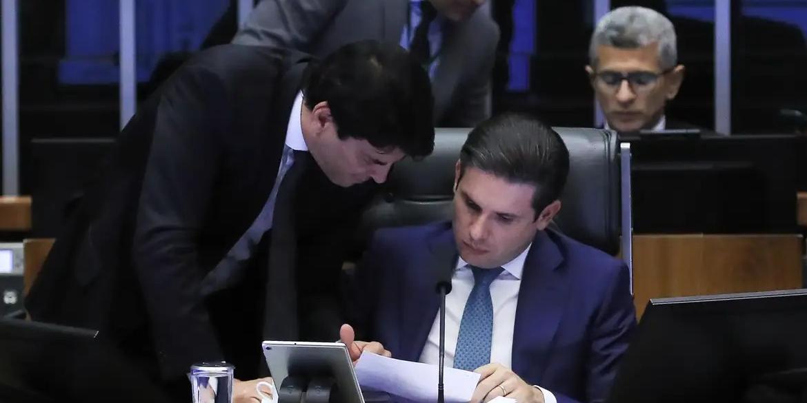 Com 314 votos favoráveis e 168 contrários, a proposta estabelece que deputados e senadores somente poderão ser processados criminalmente após aval da Casa do parlamentar — Câmara ou Senado. O texto segue para o Senado (Lula Marques/Agência Brasil)
