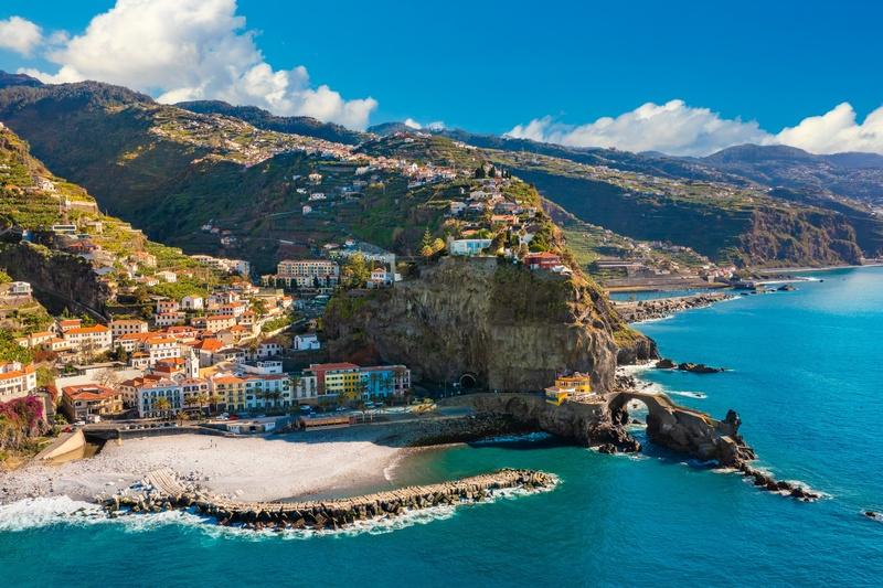 Vista de Funchal, capital da Ilha da Madeira, onde natureza, cultura e turismo se encontram (Divulgação)