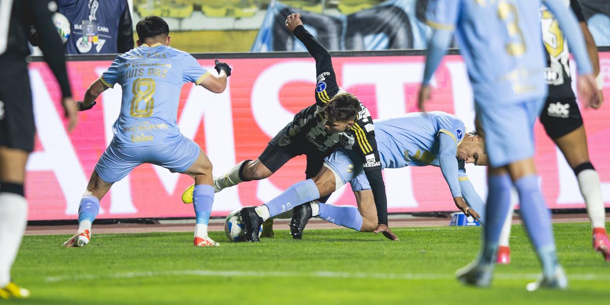 Atlético abriu 2 a 0 no primeiro tempo, permitiu o empate no fim da partida e por pouco não perdeu a partida (Pedro Souza)