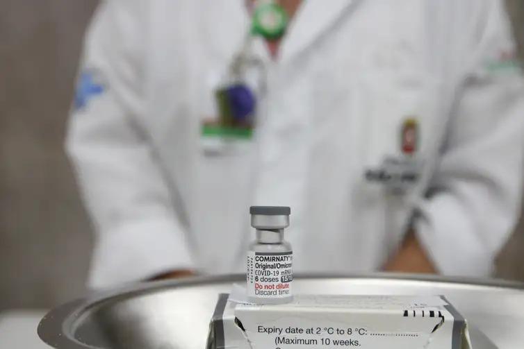 Vacina bivalente contra covid-19 da Pfizer (Rovena Rosa/Agência Brasil)