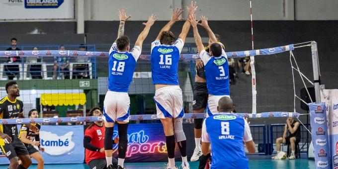 Cruzeiro perdeu para o Praia Clube e caiu para a segunda posição (X do Sada Cruzeiro)