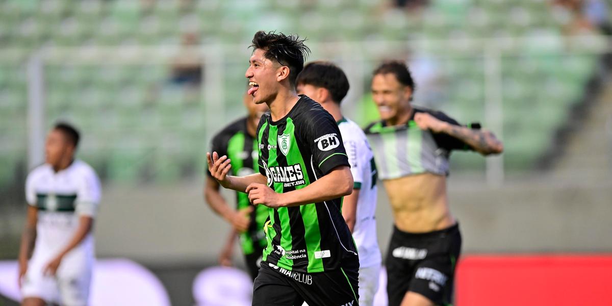 Miguelito saiu do banco para marcar o gol da vitória do Coelho (Flickr América/Reprodução)