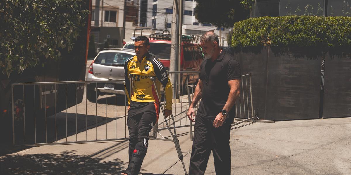 Cuello será operado nesta terça-feira e o Galo confirmou que ele esta fora da temporada (Foto: Pedro Souza / Atlético)