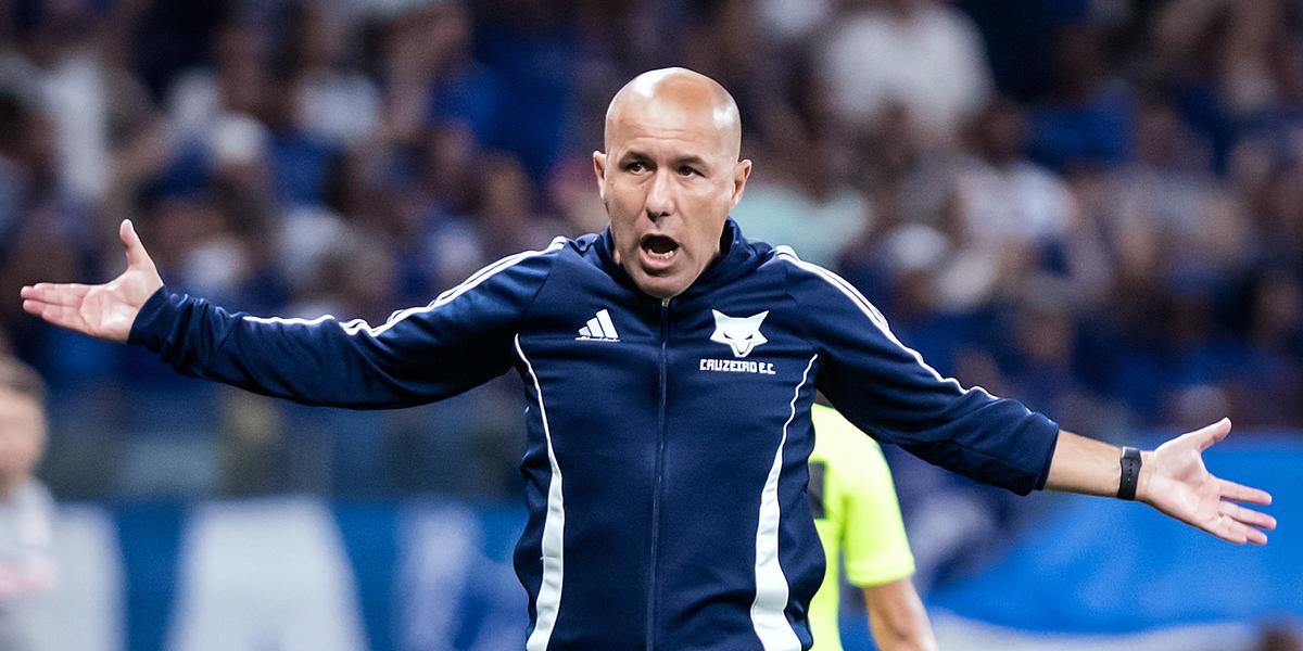 Treinador e mais sete jogadores enfrentarão o Vasco pendurados por 2 cartões amarelos (Foto: Gustavo Aleixo/Cruzeiro)