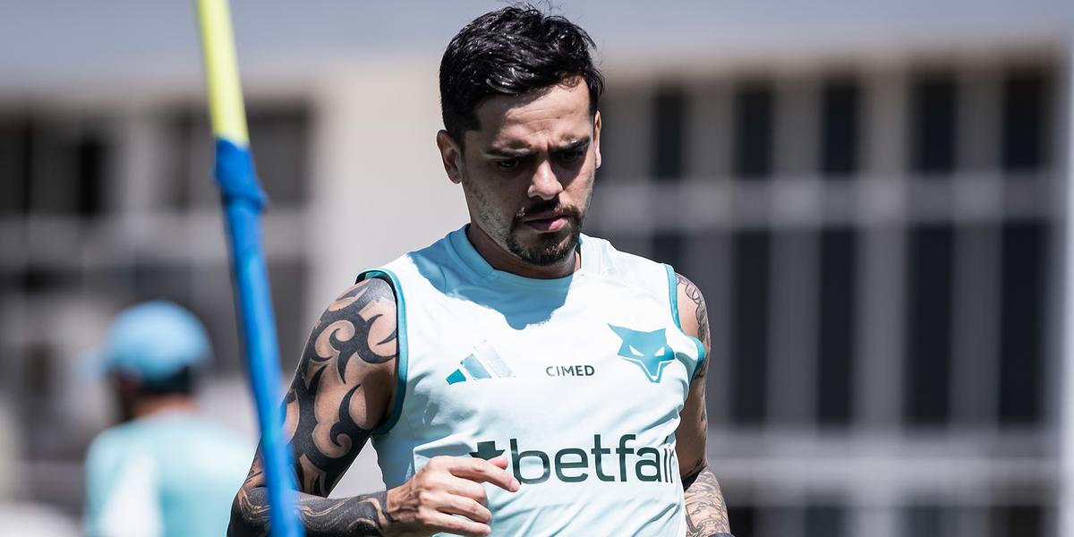 Fagner está em transição entre a fisioterapia e a preparação física (Foto: Gustavo Aleixo/Cruzeiro)