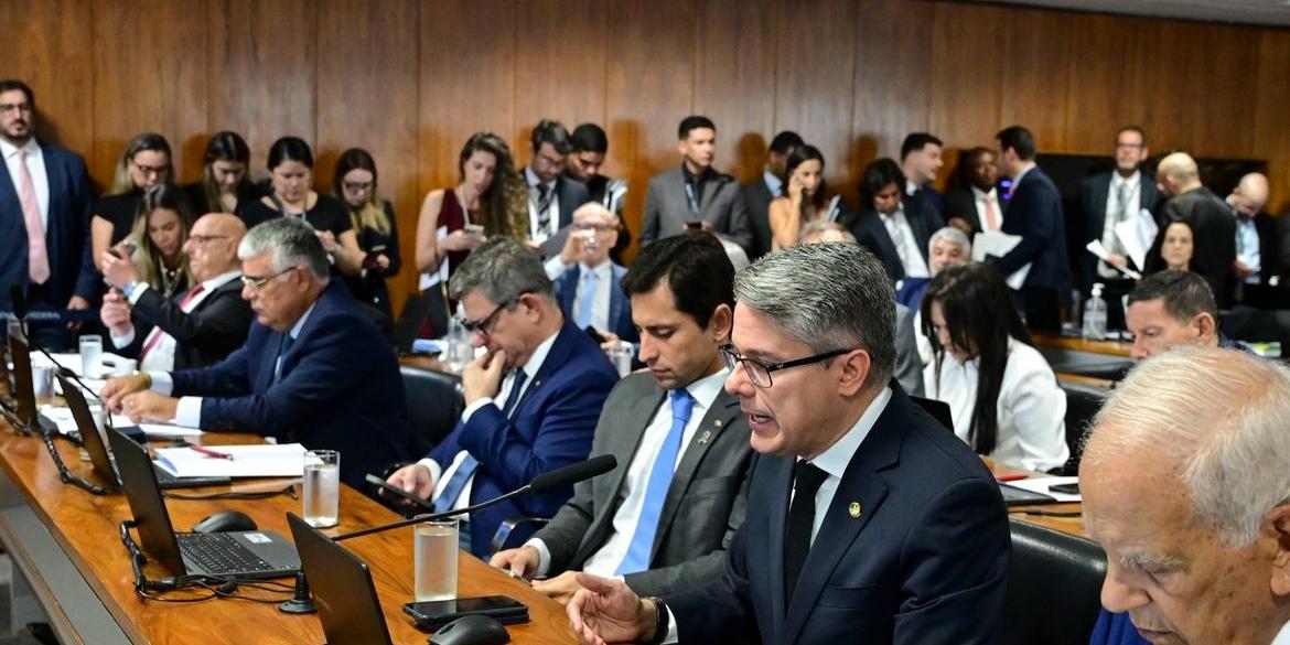 A proposta previa autorização prévia da Câmara ou do Senado, por meio de voto secreto, para processar criminalmente deputados e senadores (Geraldo Magela/Agência Senado)