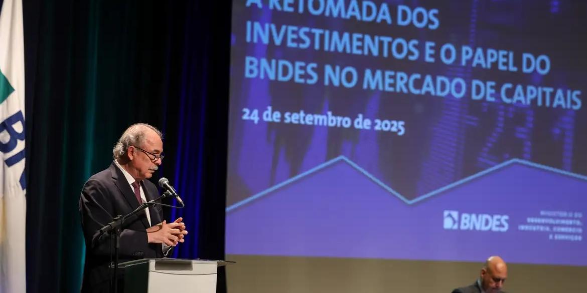 “O mercado secundário forte e o mercado primário consistente impulsionam a industrialização e inovação, especialmente nesses tempos que nós temos que ter mais velocidade, mais agilidade, mais capacidade de inovação”, disse Mercadante, durante evento na sede do BNDES, no Rio de Janeiro (Tomaz Silva/Agência Brasil)