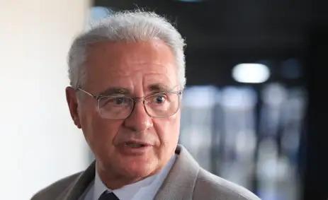 Senador Renan Calheiros dá entrevista após aprovação do projeto que isenta do Imposto de Renda quem recebe até R$ 5 mil mensais (Lula Marques/Agência Brasil)