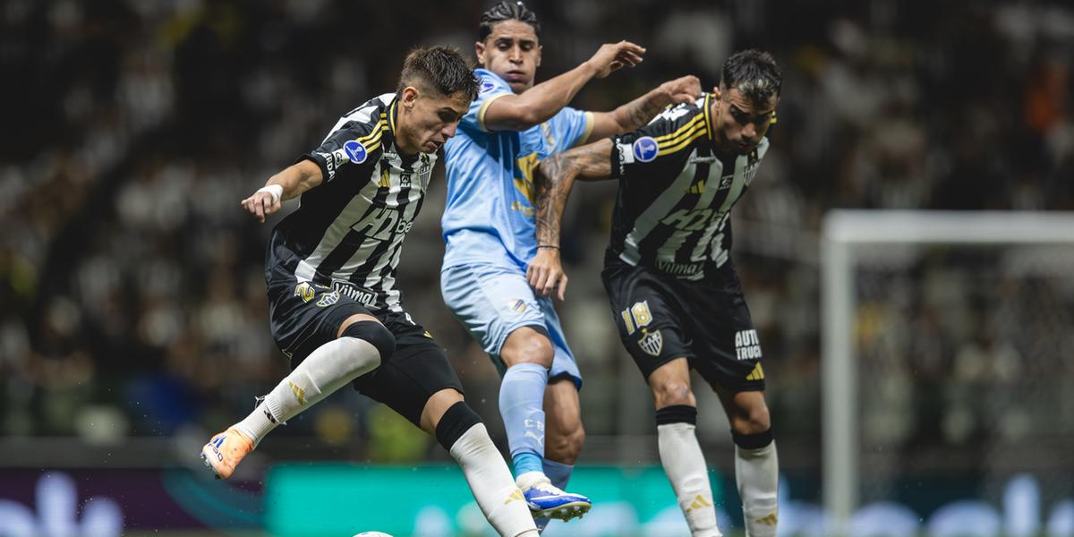 Galo sofreu, mas superou o adversário e está na semifinal da competição internacional (Pedro Souza)