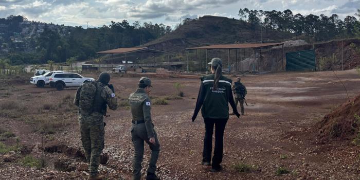 Ação coordenada pela Semad, com apoio da Polícia Militar, garante o cumprimento de determinação judicial no âmbito da Operação Rejeito (Sisema/Divulgação)
