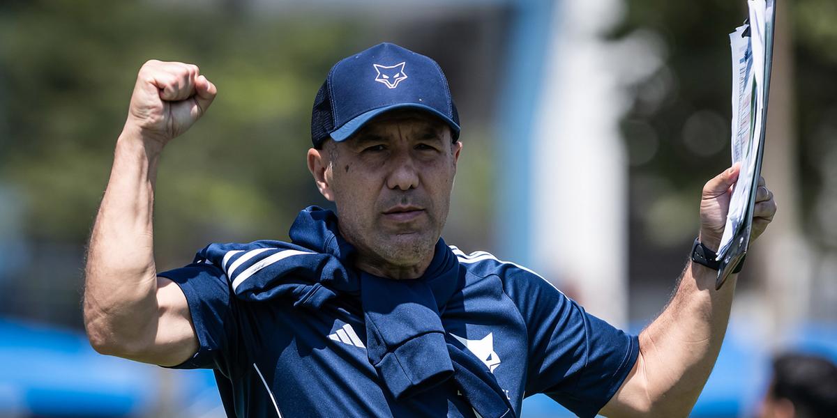 Leonardo Jardim descartou poupar jogadores pendurados contra o Vasco (Foto: Gustavo Aleixo/Cruzeiro)