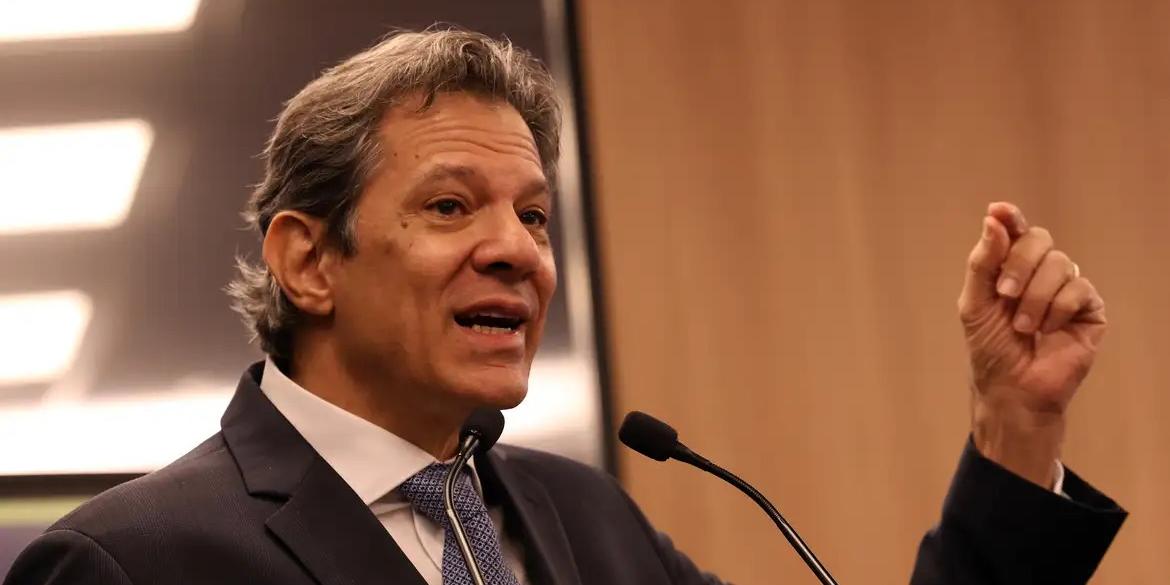 Haddad lembrou que a operação desta quinta-feira (25) foi a quarta neste âmbito, com a cooperação de diversos órgãos, inclusive os ministérios Público Federal e estaduais, bem como com as polícias militares (José Cruz/Agência Brasil)