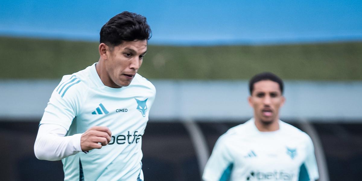 Lucas Romero falou sobre o reencontro com o técnico celeste (Foto: Gustavo Aleixo/Cruzeiro)