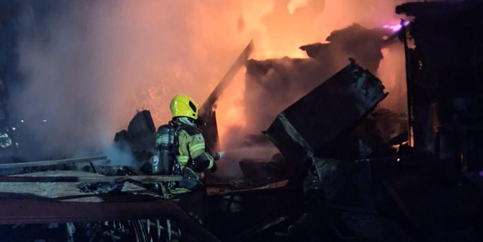 Imagens mostram o espaço tomado pelas chamas. O fogo foi totalmente debelado pelos Bombeiros e não houveram vítimas (Sala de Imprensa/CBMMG)