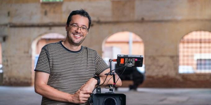 Diretor do Documentário Máfia do Apito, também dirigiu o dvd do Romário (Bruno Bezerra /Feel the match)