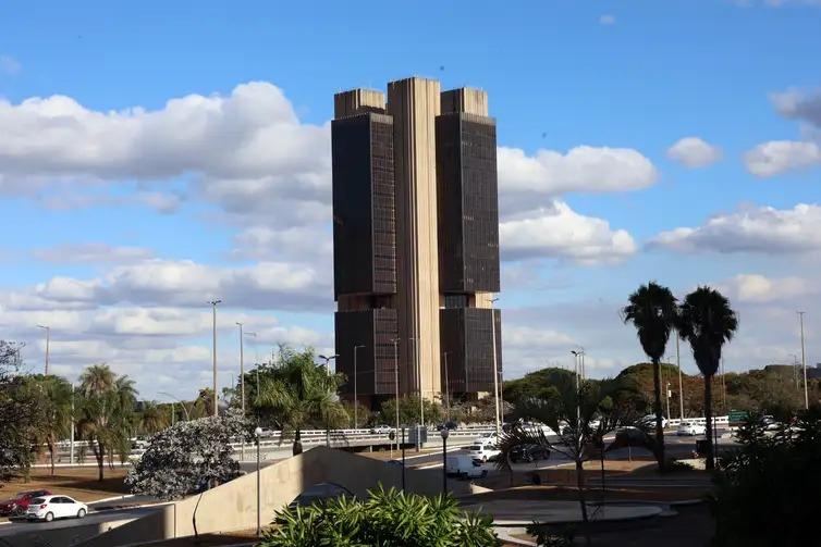 Banco Central diz que inadimplência foi de 3,9% em agosto, sendo 4,8% nas operações para pessoas físicas e 2,6% com pessoas jurídicas (Antonio Cruz/Agência Brasil)