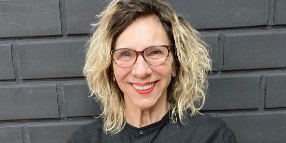 Em BH, Denise Stoklos fará a leitura dramática do elogiado “Um fax para Colombo" (Reprodução do Instagram @denisestoklosoficial)