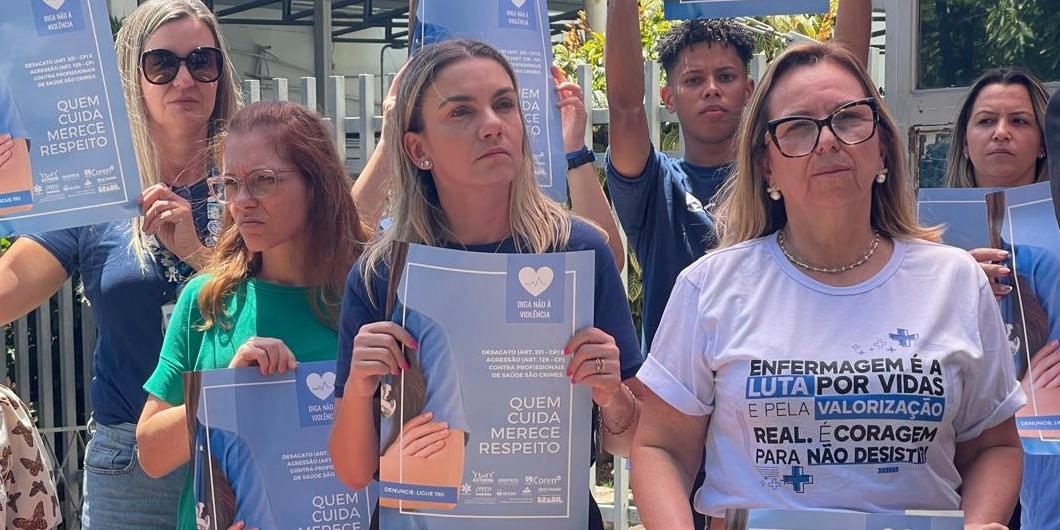 Profissionais da Saúde protestam na portaria do Hospital João Paulo II, em BH (Valéria Marques/Hoje em Dia)