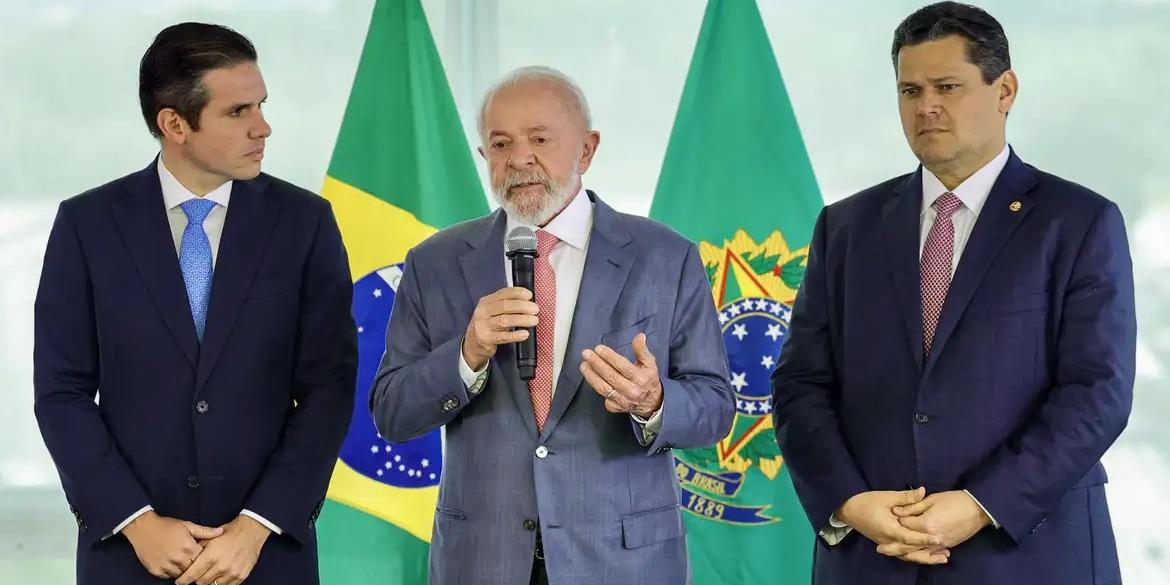 Lula discute pautas do governo em encontro com Motta e Alcolumbre (© Fabio Rodrigues-Pozzebom/Agência Brasil)