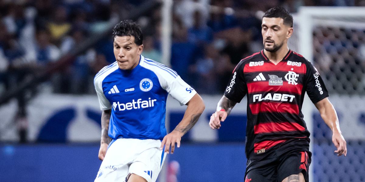 Romero e Arrascaeta foram companheiros de clube e agora lutam por diferentes camisas (Foto: Gustavo Aleixo/Cruzeiro)