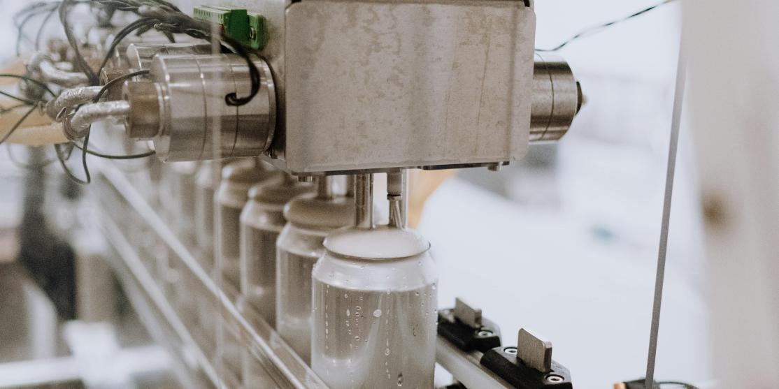 Entidade pede ação firme das autoridades para combater a falsificação, proteger consumidores e preservar a cadeia produtiva estratégica de MG (Sindbebidas/Reprodução)