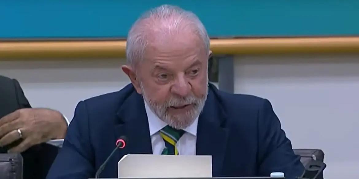 "Quando você deixa uma obra paralisada porque foi o seu adversário que começou a fazer a obra, você não está tendo nenhum respeito pelo povo da sua cidade”, disse Lula (CanalGov/Reprodução)