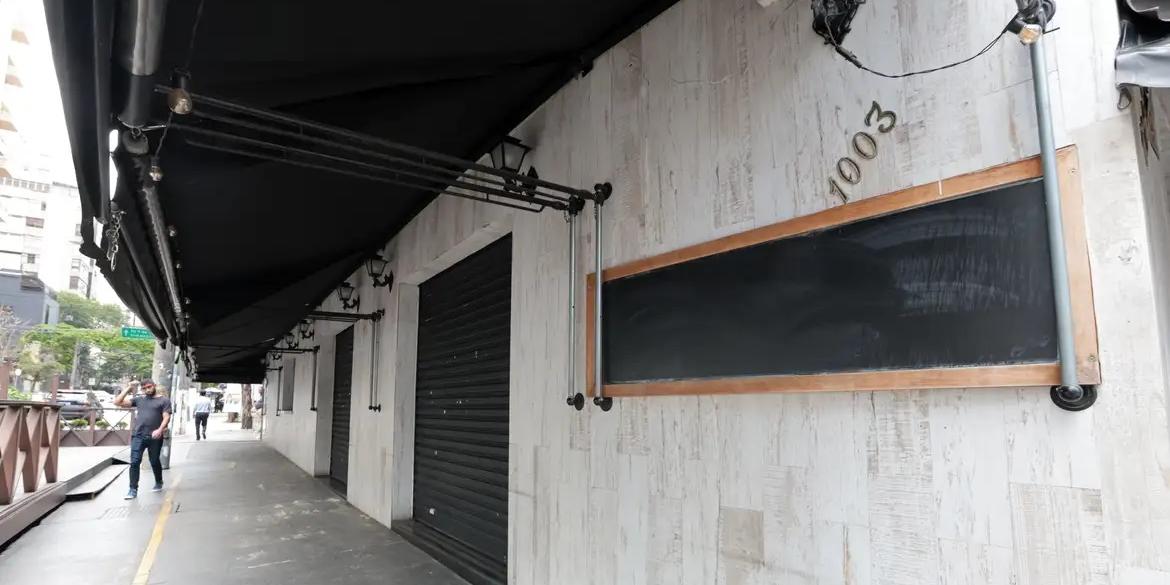 Distribuidora de bebidas fechada na capital do país (Paulo Pinto/Agência Brasil)
