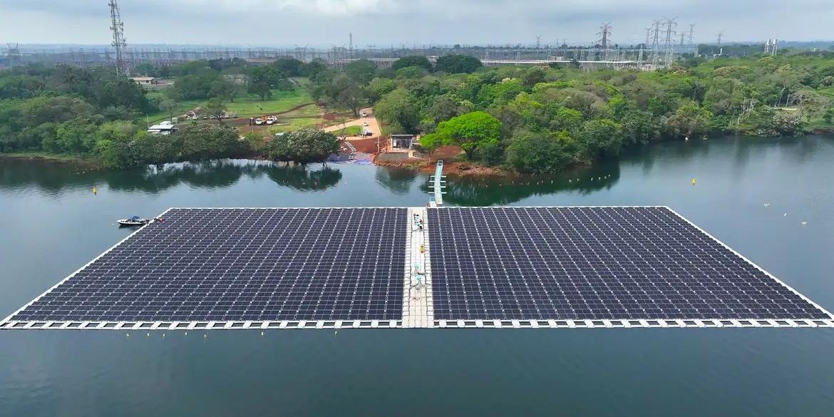 Usina de Itaipu termina montagem de “ilha solar” que vai gerar energia (Elder Alejandro Baez Flores/Itaipu Nacional)