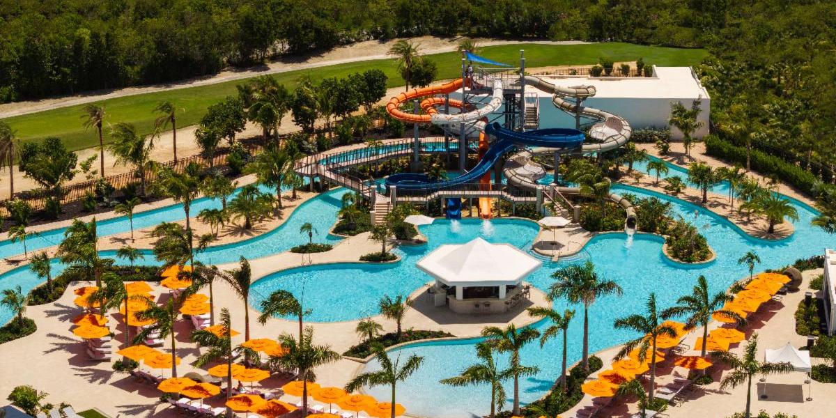 Aurora Water Park reúne algumas das experiências aquáticas mais incríveis do Caribe. Para os aventureiros, há toboáguas radicais cheios de curvas e velocidade (Divulgação)