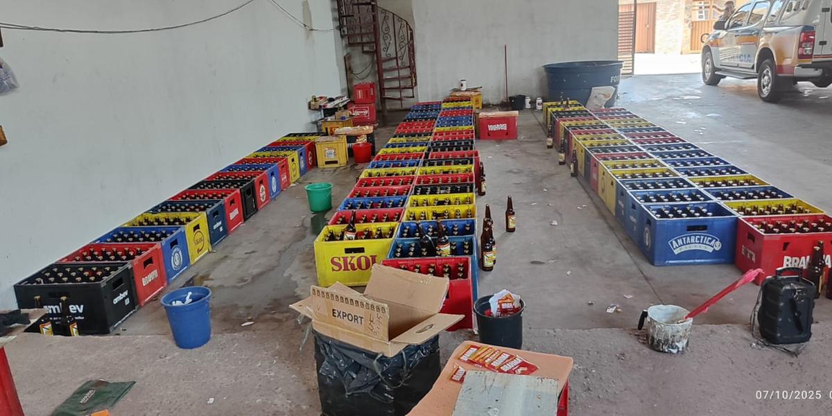 Cervejas foram apreendidas em galpão localizado em Betim, na Grande BH (Divulgação/ PM)