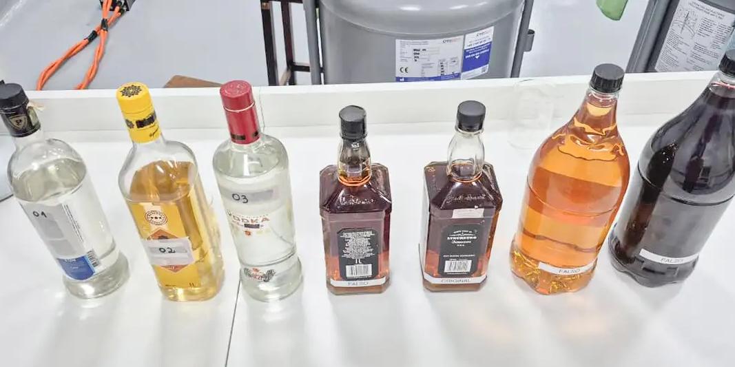 A intoxicação por metanol é uma emergência médica de extrema gravidade. A substância, quando ingerida, é metabolizada no organismo em produtos tóxicos (como formaldeído e ácido fórmico), que podem levar à morte (UFPR/Divulgação)