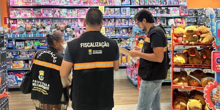 Durante a força-tarefa, os fiscais e servidores do Procon verificarão a certificação do Inmetro e a classificação etária dos brinquedos (Alessandra Oliveira)