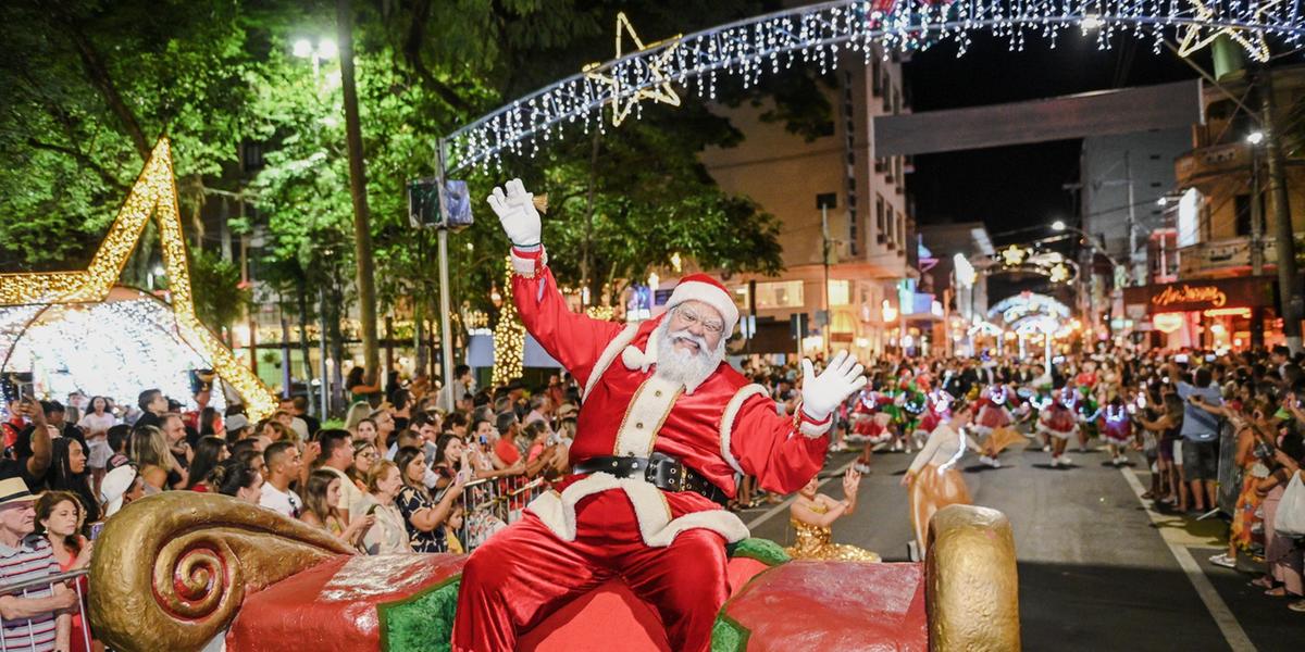 Nas edições anteriores, o evento trouxe espetáculos cênicos que encantaram o público, concertos natalinos, corais regionais e desfiles que mobilizaram a comunidade local (Prefeitura de Serra Negra/Divulgação)